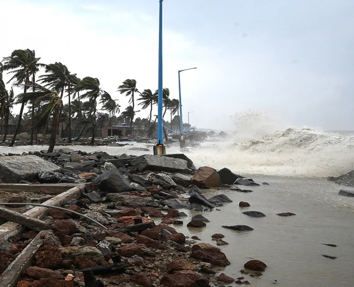 Cyclone Dana To Make Landfall In Odisha Tonight; 3 Lakh People Evacuated