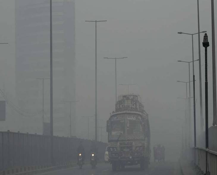 Lahore’s Pollution Crisis: Pakistan Blames India, Seeks Diplomatic Talks
