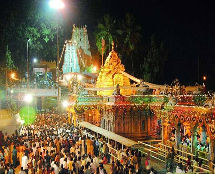 Devotee Rush At Srisailam Temple: Touch Darshan In Phases