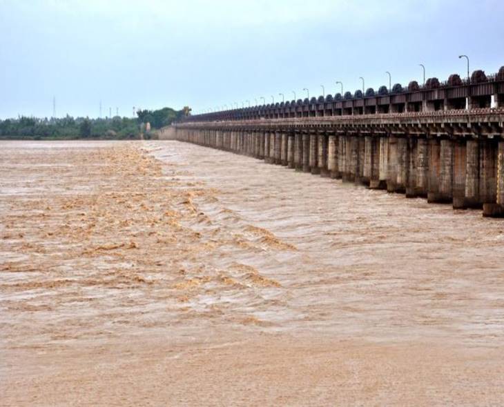 2nd Danger Alert Issued As Godavari Swells At Dhavaleswaram