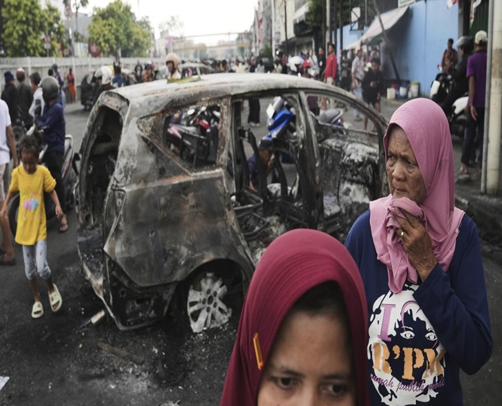 Protests In Indonesia Lead To Parliament Fires