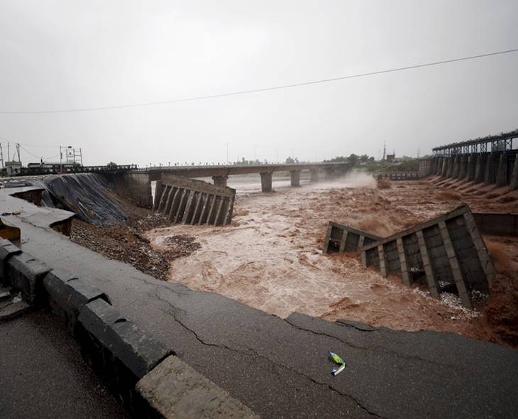 J&K Heavy Rains Kill Two, And Roads Are Shut 