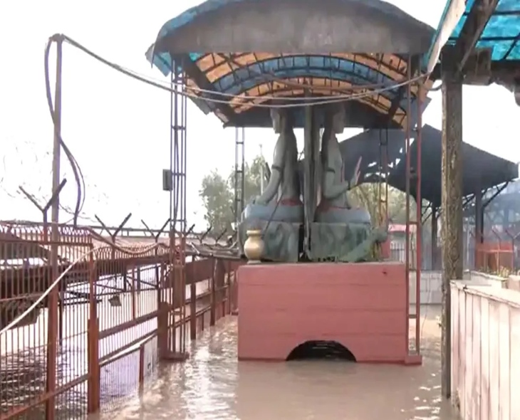 Cremations Halt At Delhi’s Nigambodh Ghat, Flood Water Enters Premises