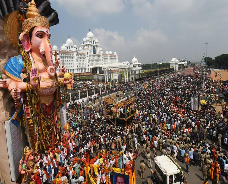 Khairatabad Ganesh Arrives At Crane No. 4 For Immersion