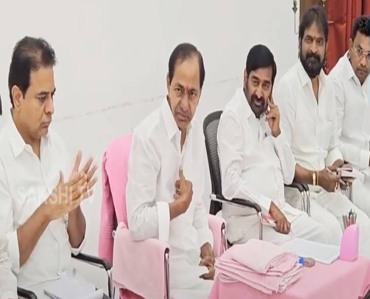BRS Crisis: KCR Meets Top Leaders At Erravalli Farmhouse