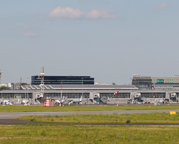 Poland Closes Airports, Scrambles Jets After Russian Strikes