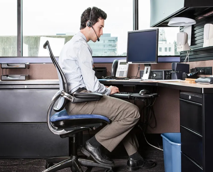 5 Common Desk Job Posture Mistakes That Harm Your Knees
