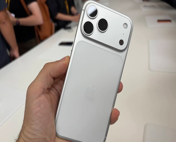 How Apple Turns 3 iPhone Cameras Into Eight Lenses