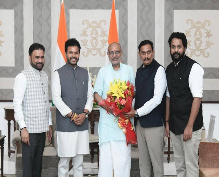 AP Leaders Invite Vice President For Vijayawada Utsav