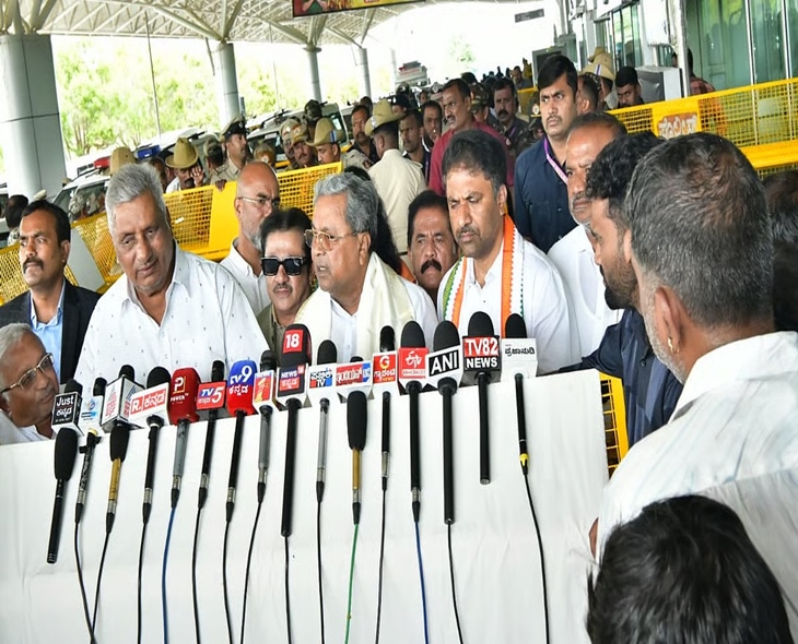 CM Siddaramaiah Scolds Crowd Amid Mysuru Dasara Row