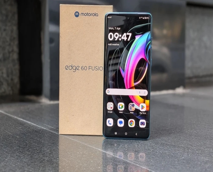 Why Motorola Edge 60 Fusion Is The Best Phone Under ₹20,000