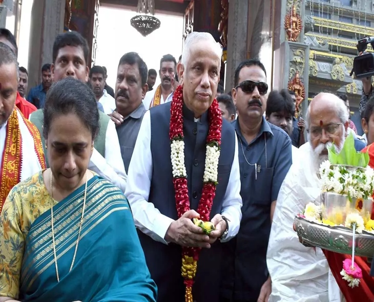 Andhra Governor Visits Sri Durga Malleswara Temple