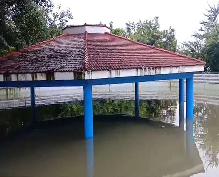 TG: Bapu Ghat Submerged As Musi River Overflows