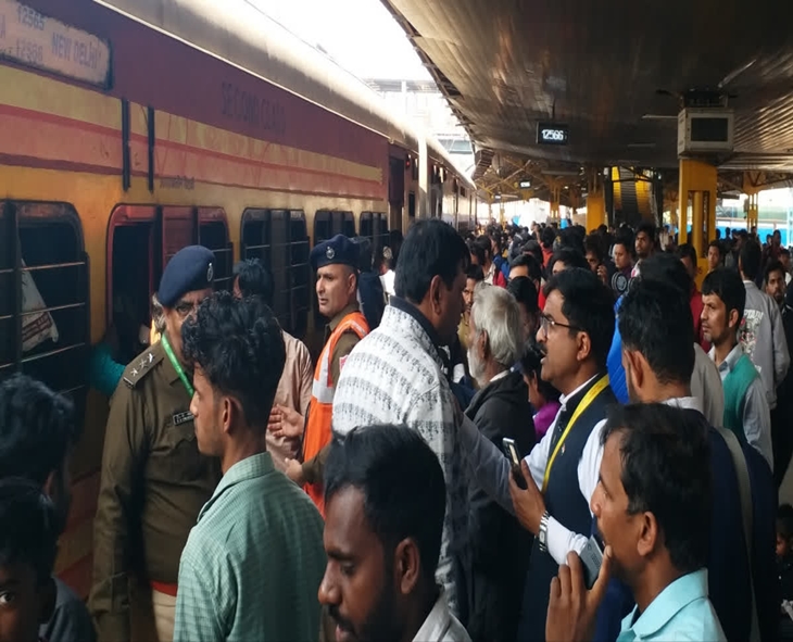 How To Book An Entire Train Or Coach Online Without IRCTC App