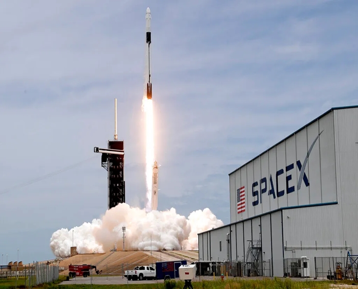 SpaceX Falcon 9 Launches Successfully From Vandenberg