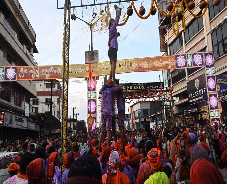 UP Police Block Leaders’ Visit To Strife-Hit Bareilly 