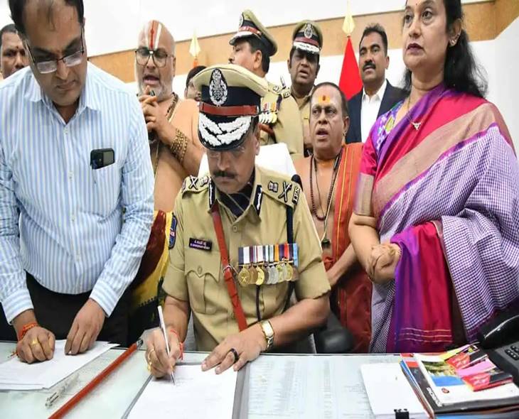 Shivadhar Reddy Takes Charge As Telangana DGP