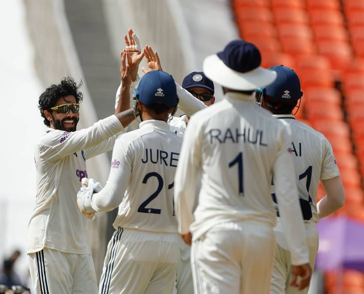 India Tighten Grip On First Test, WI Collapse To 59/5