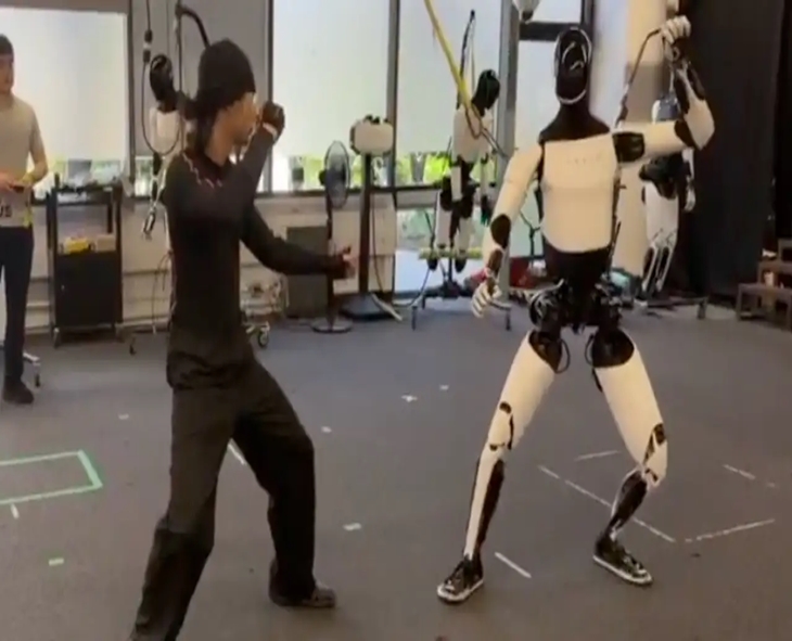 Tesla’s Optimus Robot Performs Kung Fu Without Human Help, Stuns Internet