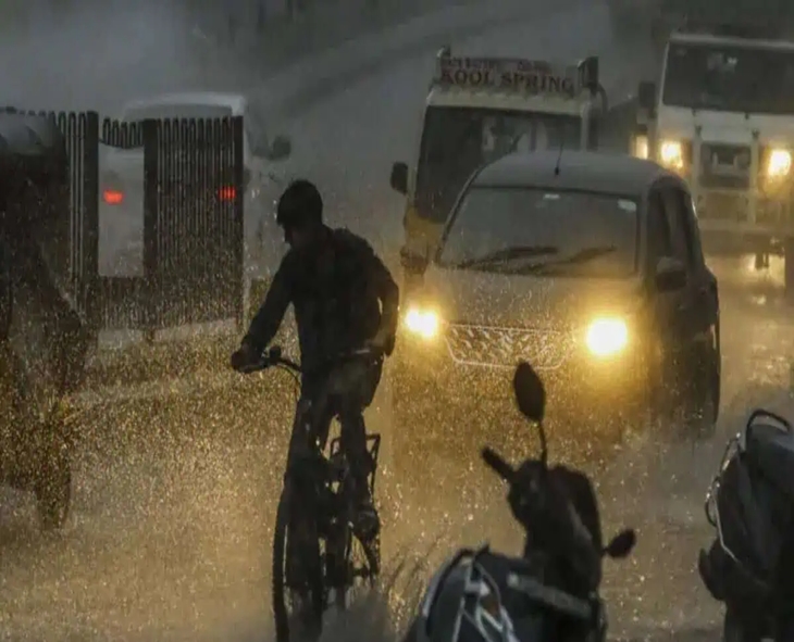 Heavy Rains Cause Waterlogging, Traffic Chaos In Bengaluru
