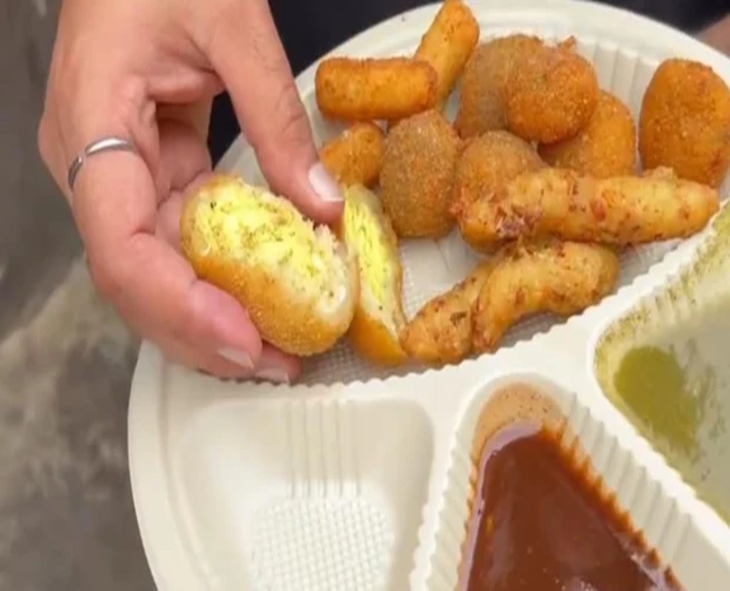 Food Vlogger Tries ‘Vegetarian Egg’ Pakoda In Punjab