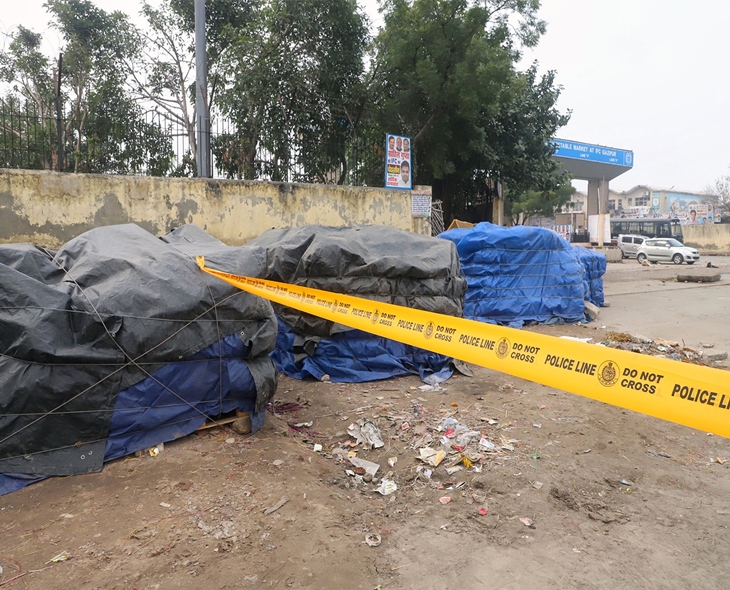 Three Dead & 20 Hurt In Karnataka Highway Crash