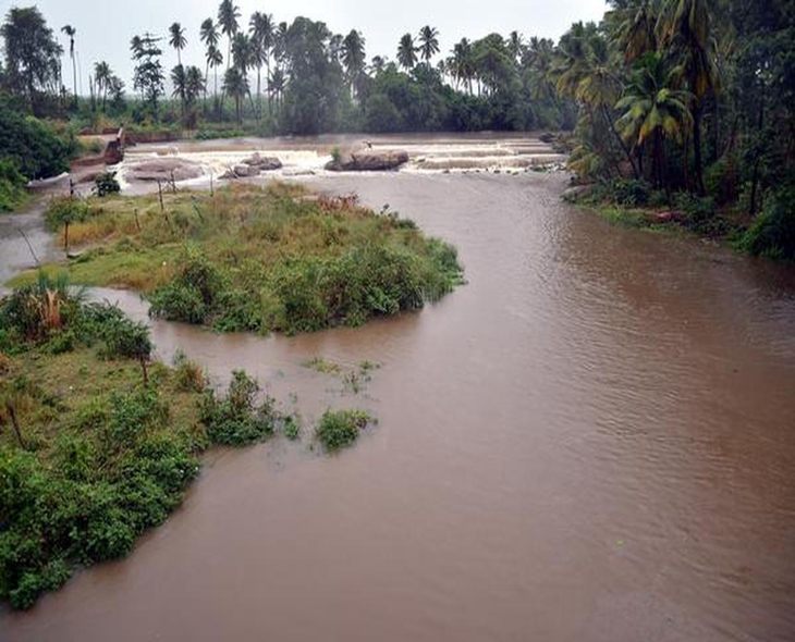 Mullaperiyar River Overflows In TN, Theni Villages Submerged