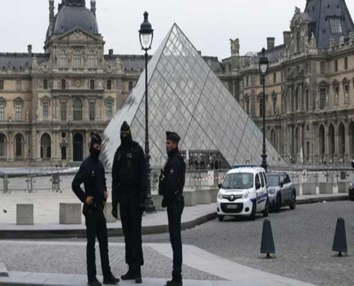 Police Hunt 4-Member ‘Strike Team’ Behind Louvre Heist