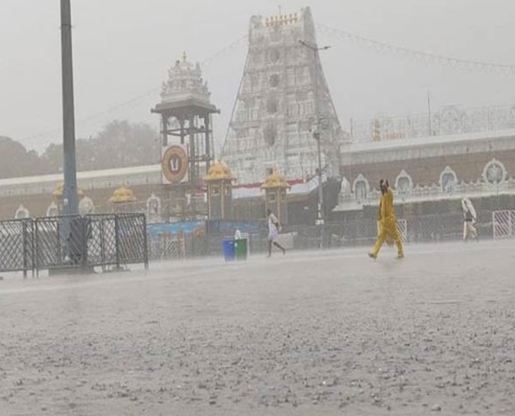 Devotees Face Inconvenience As Continuous Rains Hit Tirumala