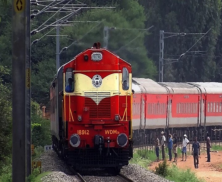 Central Railway Runs 705 Festival Specials, Serves 10.6 Lakh