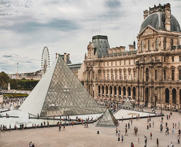 Two Arrested After Louvre Museum Jewels Heist