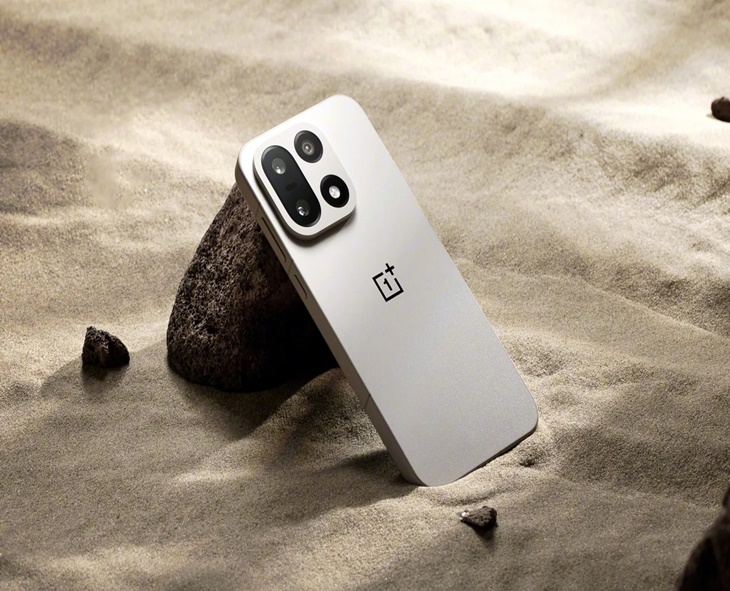 OnePlus 15 Launches With Massive 7300mAh Battery And Gaming Focus