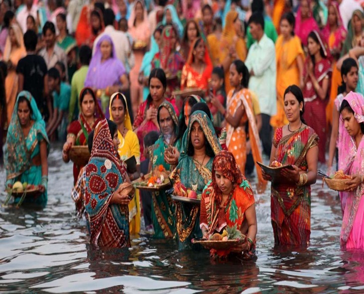 Chhath Puja Concludes With ‘Usha Arghya’ Offerings Nationwide