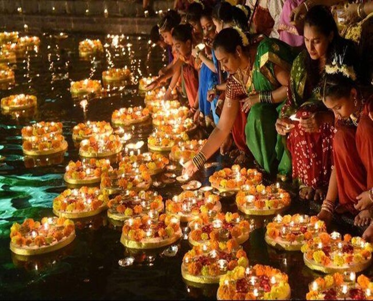Karthika Pournami Celebrated With Aartis & Holy Baths