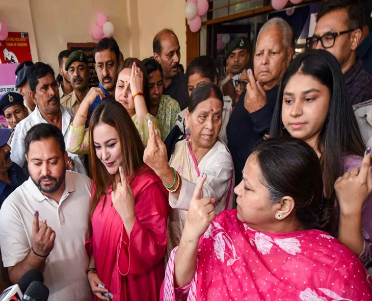Tejashwi & Lalu Prasad Yadav Cast Vote In Bihar Polls