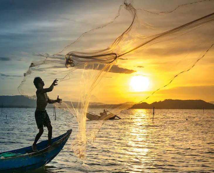 Pakistan Detains Eight Indian Fishermen Near Gujarat Coast