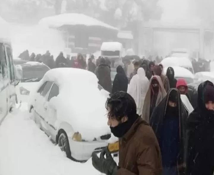 J&K’s Srinagar Hits Minus 3.2°C Amid Heavy Snowfall