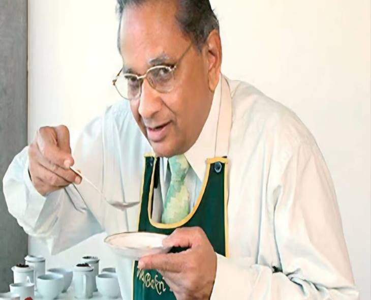 Wagh Bakri Chairman Piyush Desai Receives Lifetime Award