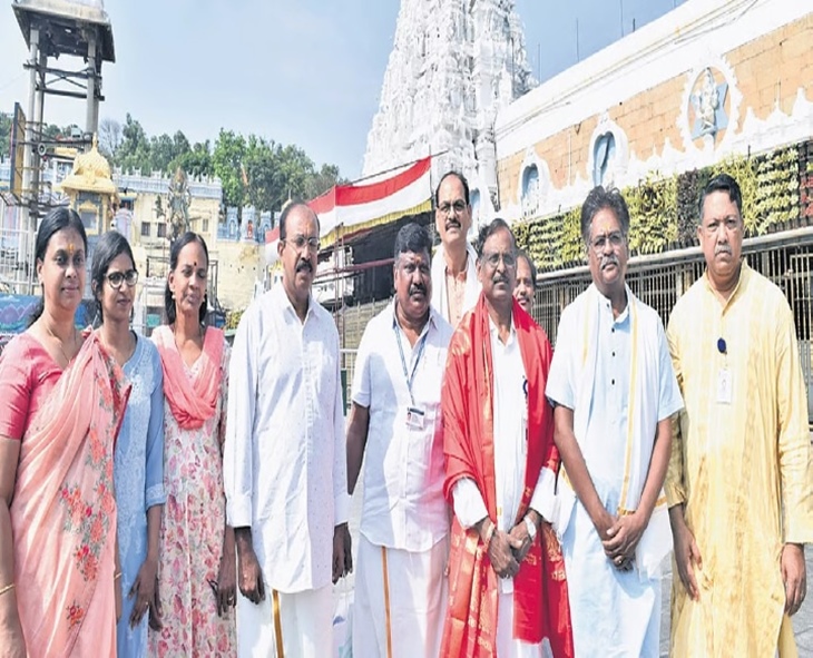 ISRO Chief Narayanan Prays At Tirumala Ahead Of Rocket Launch