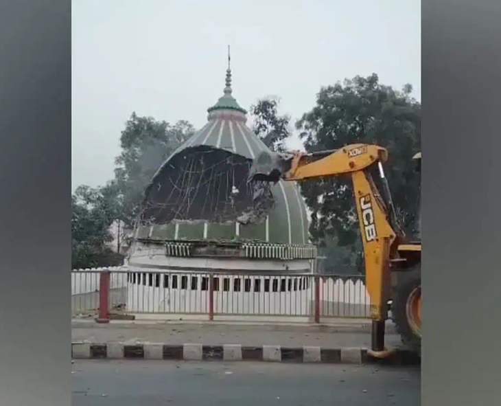 UP: Illegal Mazar On Govt Land Demolished In Deoria
