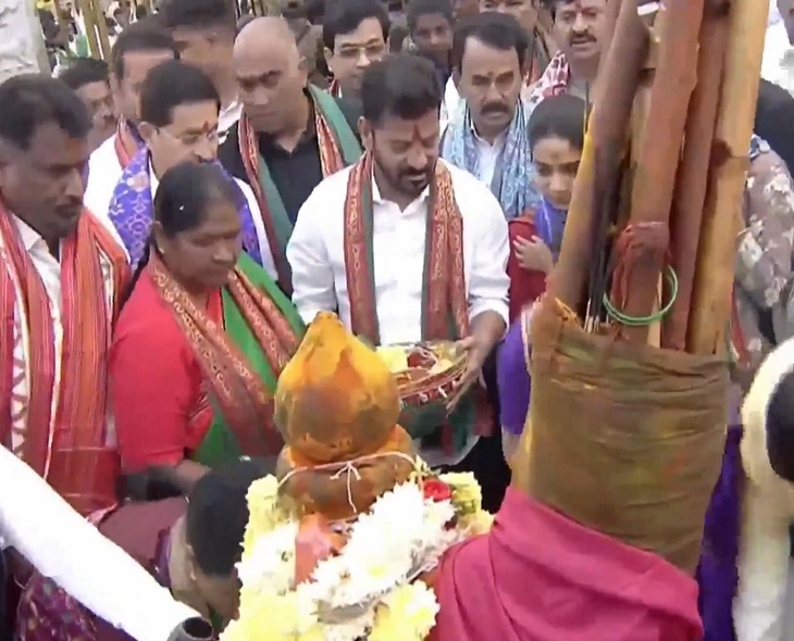 Telangana CM Inaugurates Pylon At Medaram Temple