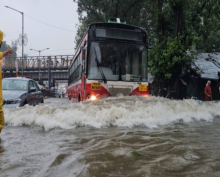 IMD Forecasts Showers Amid Delhi Heatwave Conditions