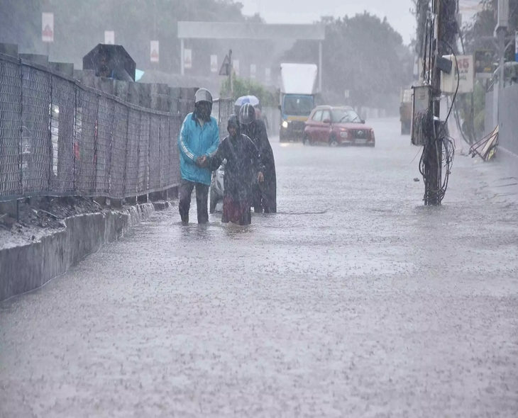 Heavy Rain Lashes Mumbai, Andheri Subway Closed