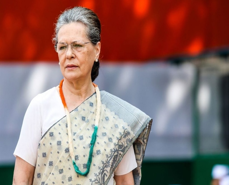 Congress Chief Sonia Gandhi Calls DKS, Sends Wishes