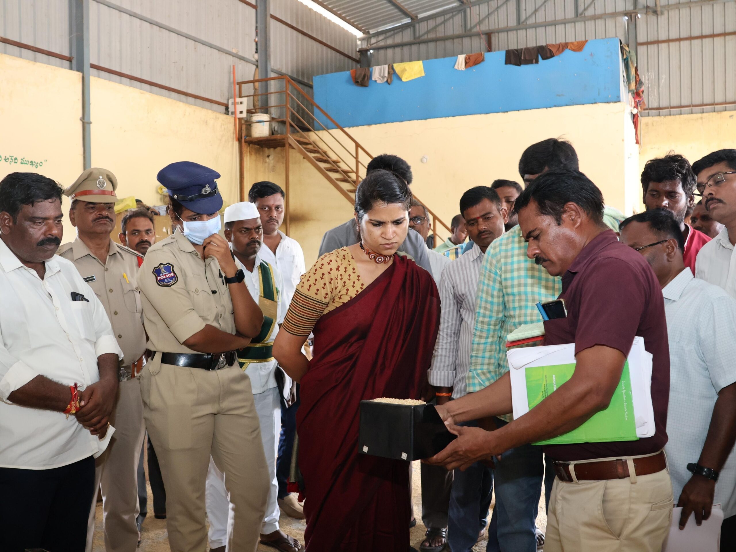 ధాన్యం కొనుగోళ్లలో నిర్లక్ష్యం వహిస్తే కఠిన చర్యలు: కలెక్టర్