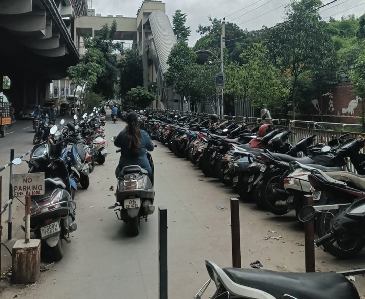 మెట్రో పార్కింగ్.. తప్పించుకోలేరు..!