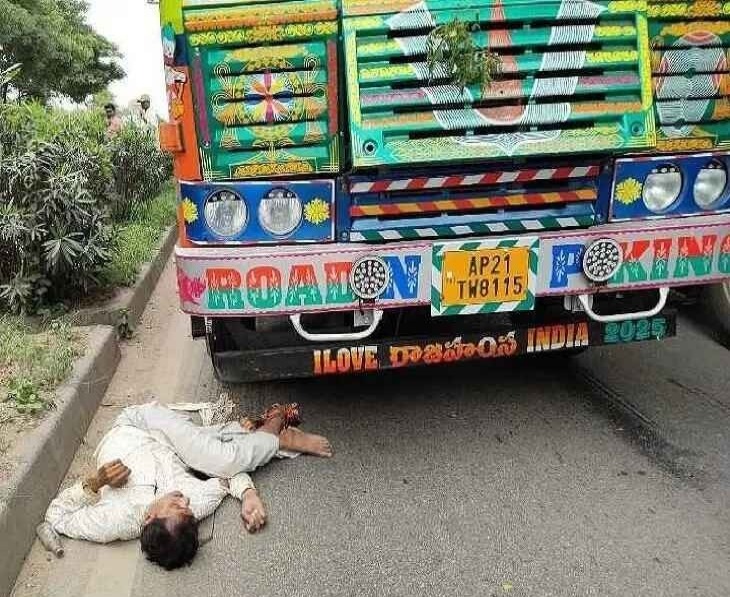 రోడ్డు ప్రమాదంలో తండ్రి  మృతి.. కూతురుకు గాయాలు