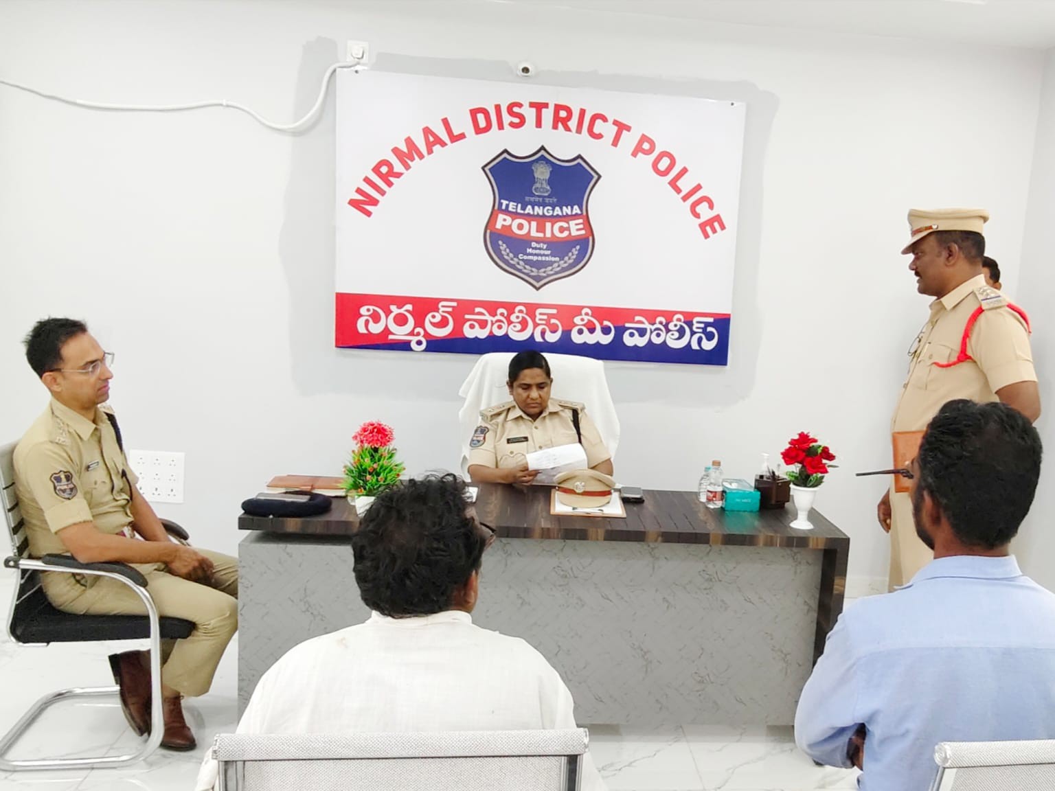 ప్రజా ఫిర్యాదులను స్వీకరించిన జిల్లా ఎస్పీ