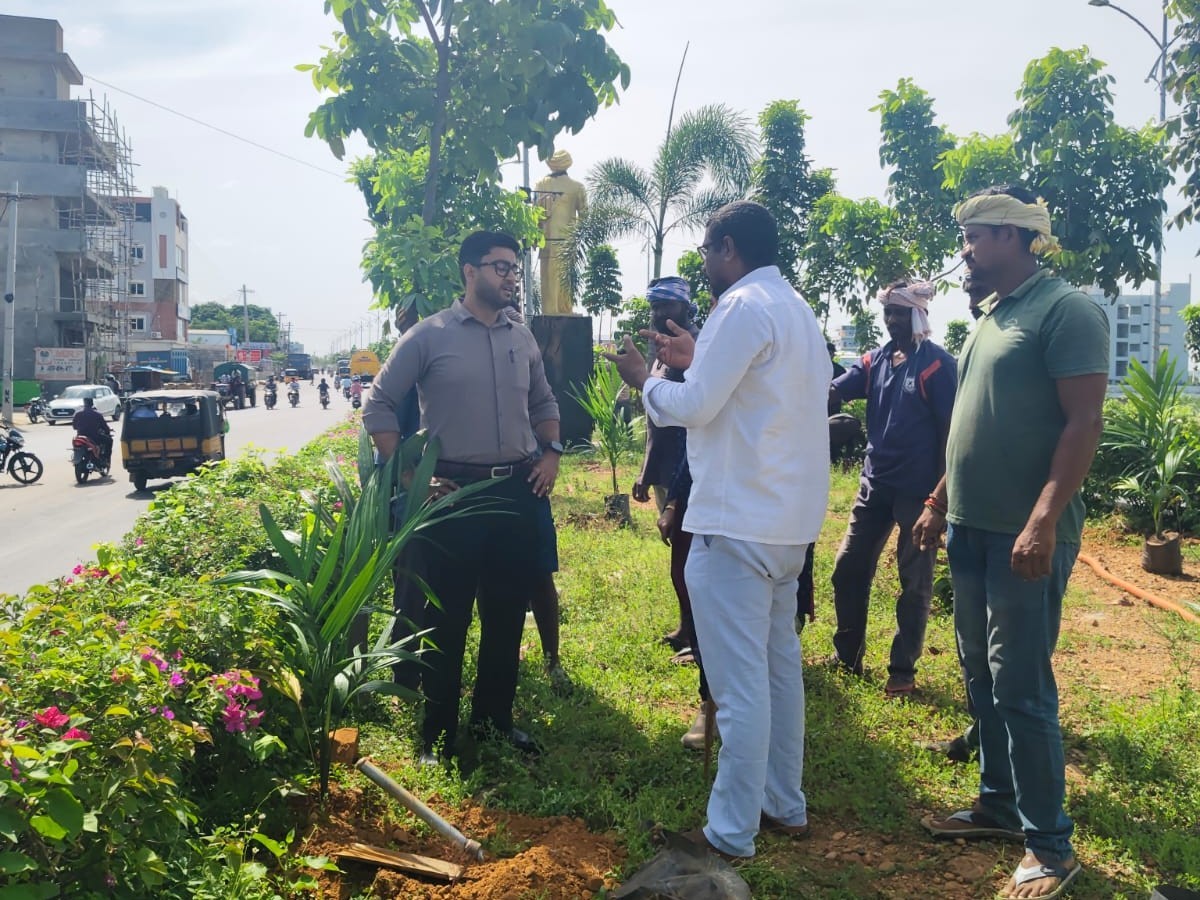 పచ్చదనం పెంచేందుకు చర్యలు: కమిషనర్
