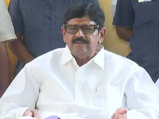 మరమ్మతులకు డబ్బులు ఇవ్వాలని కోరాం: మంత్రి